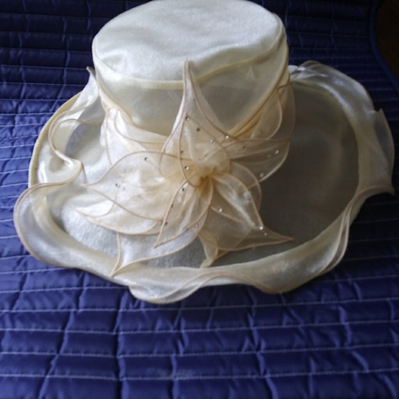 Gabriel Amar Designer Hat for Frank Olive - Picture 8 of 8